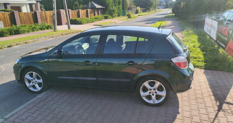 Opel Astra cena 9999 przebieg: 205000, rok produkcji 2005 z Gąbin małe 781